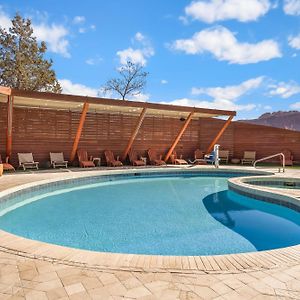 Wolfe'S Moab, Adult Only Hotel